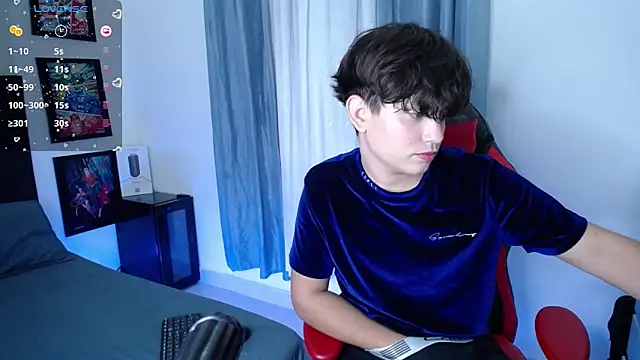 Snapshot of andyboy- chatting on December 17, 2024, 12:01 am andyboy- online show from December 17, 2024, 12:01 am