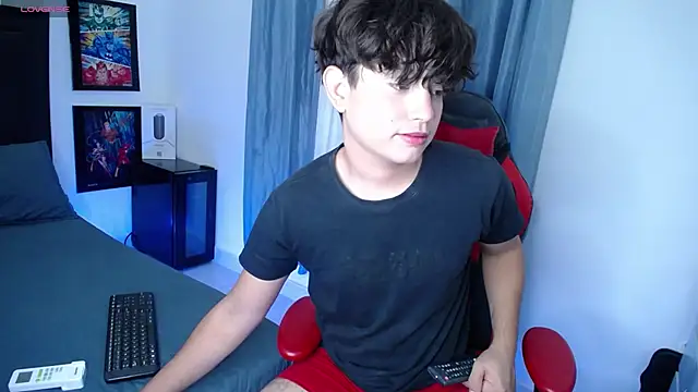 Snapshot of andyboy- chatting on December 17, 2024, 11:38 pm andyboy- online show from December 17, 2024, 11:38 pm