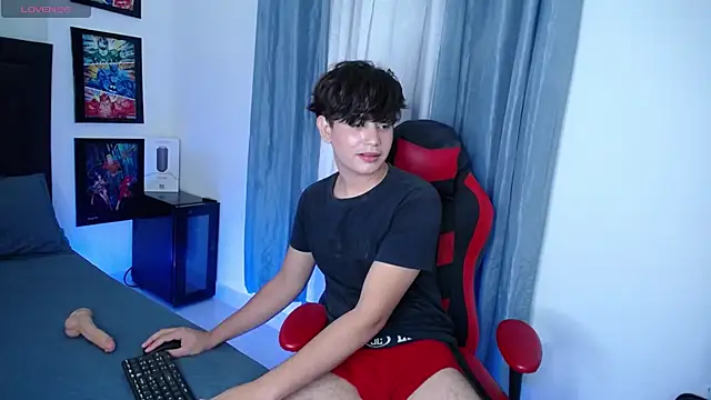 Snapshot of andyboy- chatting on December 18, 2024, 2:42 am andyboy- online show from December 18, 2024, 2:42 am