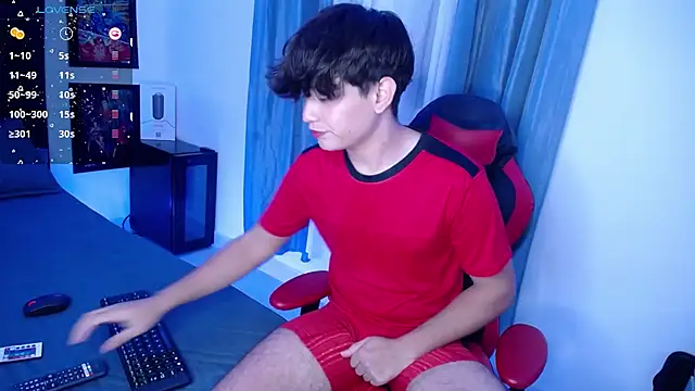 Snapshot of andyboy- chatting on December 18, 2024, 11:40 pm andyboy- online show from December 18, 2024, 11:40 pm