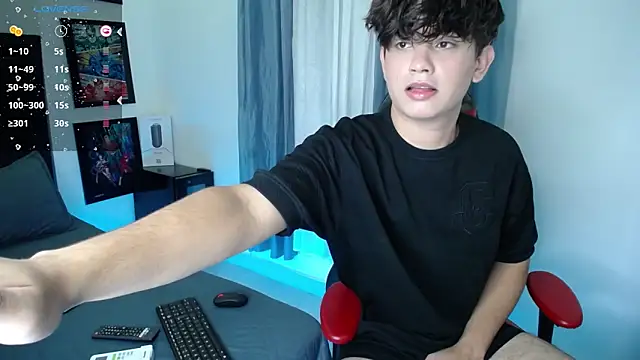 Snapshot of andyboy- chatting on December 26, 2024, 11:24 pm andyboy- online show from December 26, 2024, 11:24 pm