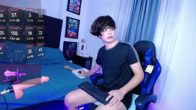 Snapshot of andyboy- chatting on October 6, 2025, 11:02 pm andyboy- online show from October 6, 2025, 11:02 pm