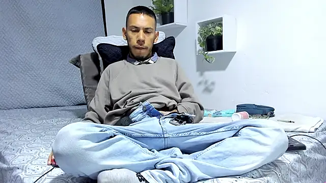 Aronxxs online show from February 10, 2025, 12:08 am