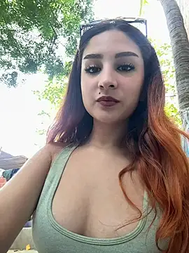 Mon Cherry online show from December 14, 2025, 1:38 pm