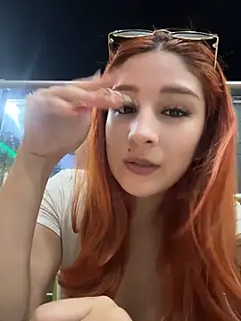 Snapshot of Mon_Cherry chatting on June 4, 2026, 1:33 am Mon Cherry online show from June 4, 2026, 1:33 am
