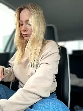 LavenderHot online show from April 20, 2026, 1:52 am