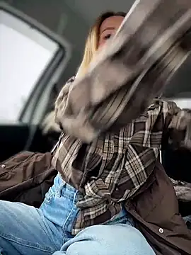 LavenderHot online show from April 21, 2026, 1:53 am