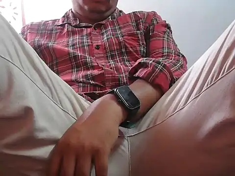 naughtymike0007 online show from April 14, 2026, 6:08 am