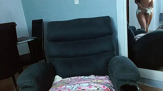 Snapshot of rousebonnett chatting on January 14, 2025, 10:12 pm rousebonnett online show from January 14, 2025, 10:12 pm