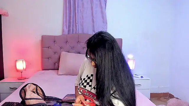 Latinabombsheell online show from September 30, 2025, 5:56 am