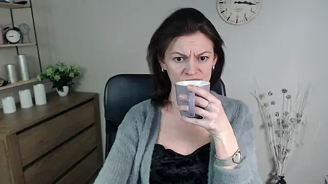 VivianWILD online show from January 10, 2025, 6:53 am