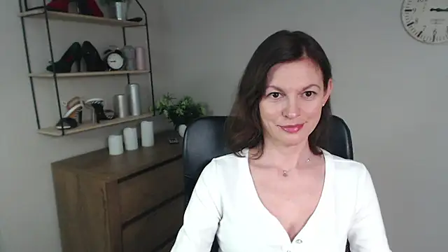 VivianWILD online show from February 13, 2025, 1:15 pm