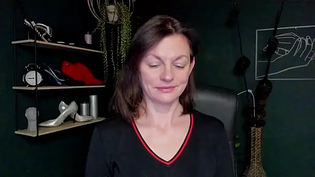 VivianWILD online show from March 17, 2025, 9:33 am