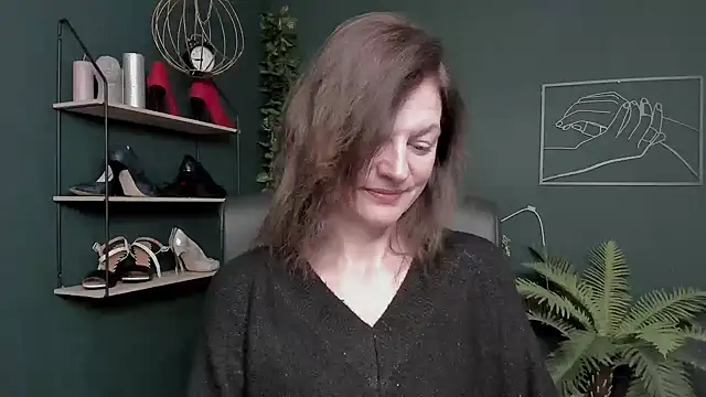 VivianWILD online show from November 17, 2025, 10:43 am