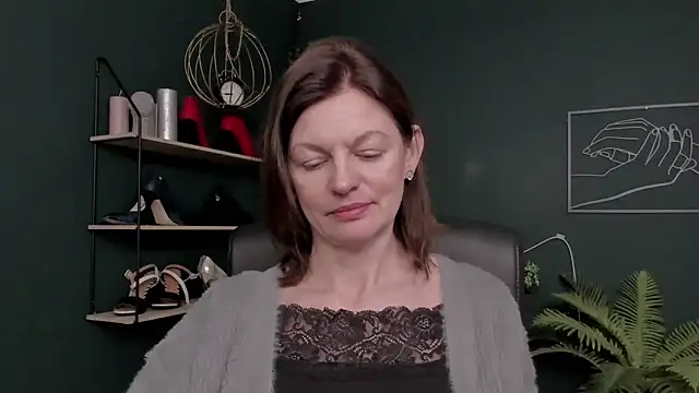 VivianWILD online show from November 24, 2025, 8:03 am