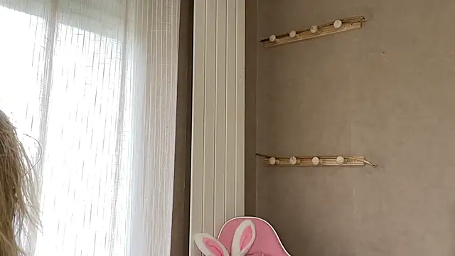 lucie mehott online show from November 15, 2025, 10:12 am