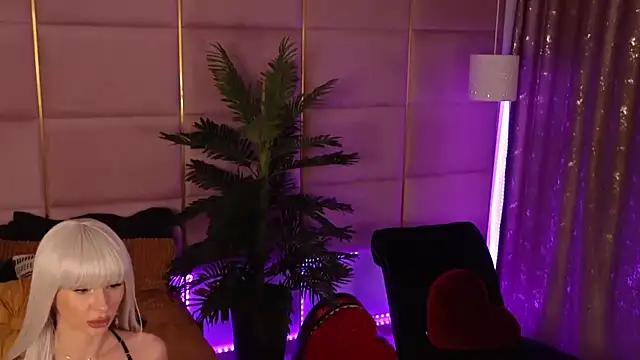 Elliblue online show from January 13, 2025, 11:49 pm