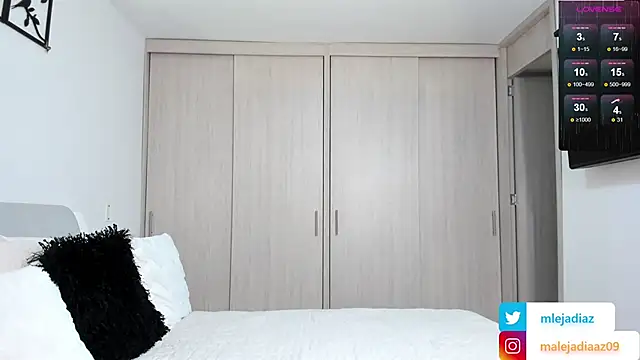 MalejaDiaz  online show from February 1, 2025, 3:28 pm