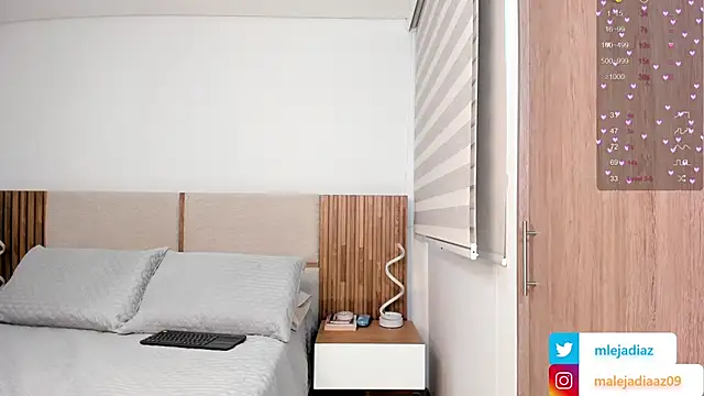 MalejaDiaz  online show from October 8, 2025, 4:04 pm