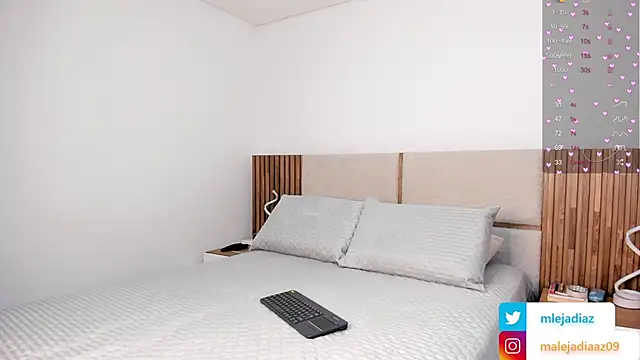 MalejaDiaz  online show from November 5, 2025, 7:47 pm