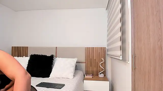 MalejaDiaz  online show from March 6, 2026, 5:53 pm