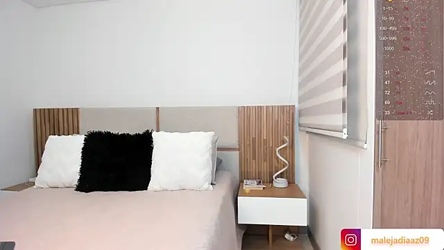 MalejaDiaz  online show from April 12, 2026, 1:27 pm