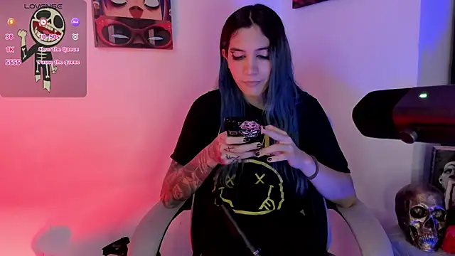 sofi pretty uwu- online show from April 28, 2026, 2:27 am