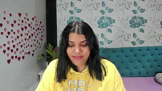 LindaBreeS online show from February 4, 2025, 7:33 pm