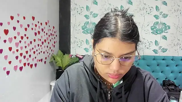 LindaBreeS online show from February 14, 2025, 1:51 pm