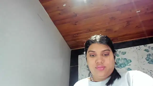 LindaBreeS online show from February 20, 2025, 6:35 pm