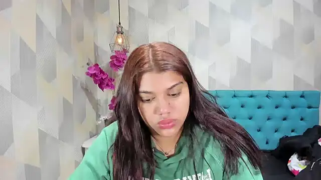 LindaBreeS online show from September 22, 2025, 1:13 pm