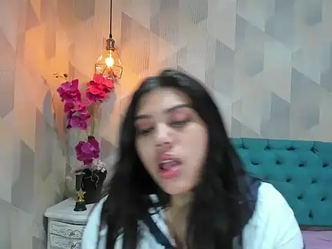 LindaBreeS online show from November 15, 2025, 10:12 am