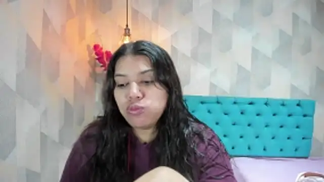 Snapshot of LindaBreeS chatting on June 4, 2026, 1:39 pm LindaBreeS online show from June 4, 2026, 1:39 pm