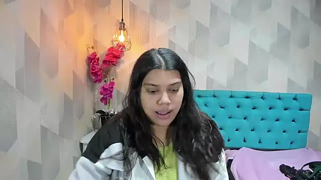 Snapshot of LindaBreeS chatting on July 2, 2026, 4:18 am LindaBreeS online show from July 2, 2026, 4:18 am