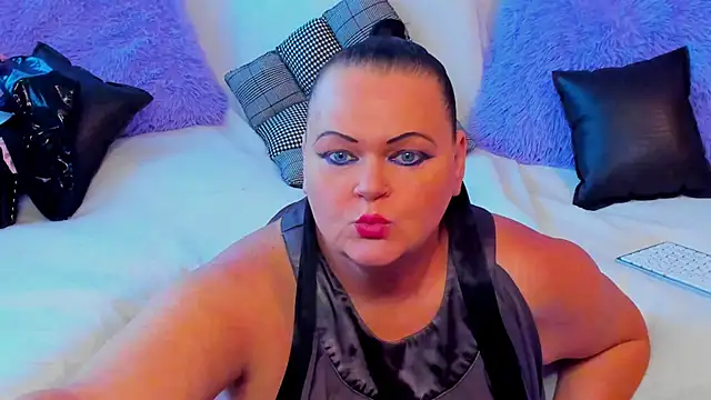 Snapshot of MilanaBiegert chatting on September 22, 2025, 7:32 am MilanaBiegert online show from September 22, 2025, 7:32 am