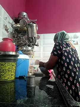 Snapshot of sexychutxxx7 chatting on December 4, 2025, 5:17 am sexychutxxx7 online show from December 4, 2025, 5:17 am