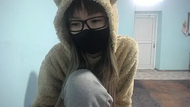 elllaaxx online show from March 16, 2025, 11:27 am