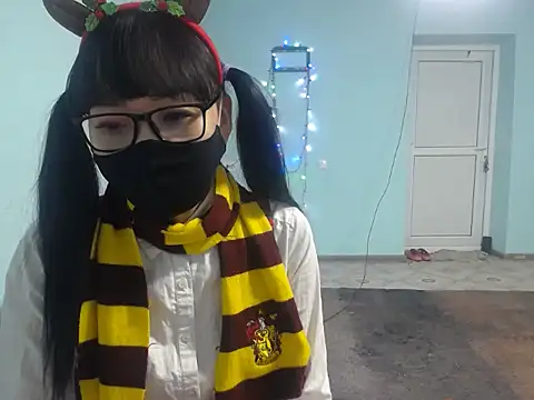 elllaaxx online show from December 18, 2025, 4:51 am