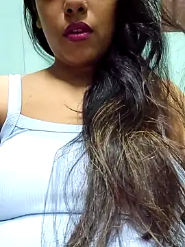 sexyindi couple online show from May 5, 2026, 12:57 pm