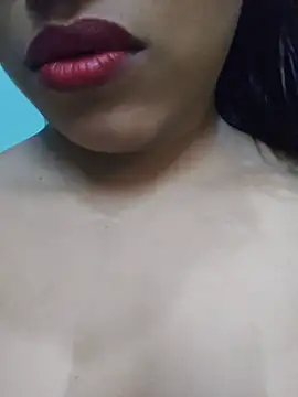 Snapshot of sexyindi_couple chatting on June 25, 2026, 7:35 am sexyindi couple online show from June 25, 2026, 7:35 am
