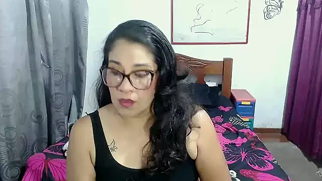 Mistresskloe01 online show from October 6, 2025, 12:24 pm
