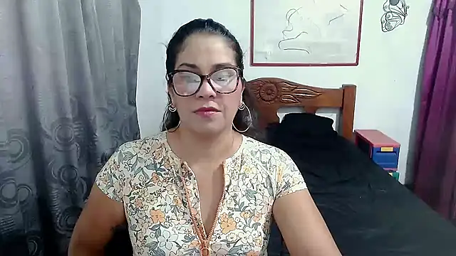 Mistresskloe01 online show from November 14, 2025, 12:48 pm