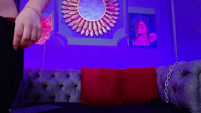 Julieta Russell online show from March 7, 2025, 8:22 pm