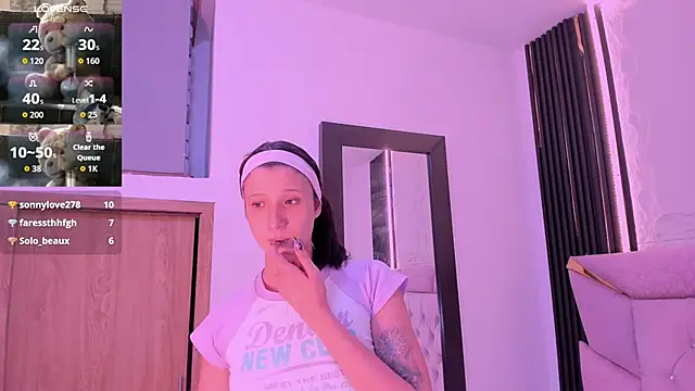 laurem-paulette online show from September 23, 2025, 7:50 pm