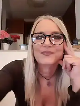 Snapshot of kikkastar chatting on December 3, 2024, 7:44 pm kikkastar online show from December 3, 2024, 7:44 pm