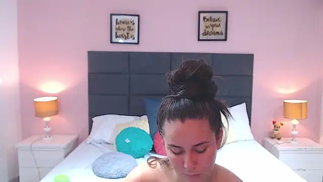 MadisonJenner online show from February 8, 2025, 3:21 pm