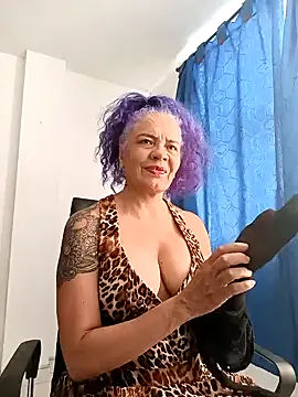 freyadevil333 online show from February 4, 2025, 8:28 pm