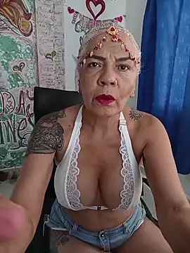 freyadevil333 online show from February 15, 2026, 9:44 pm