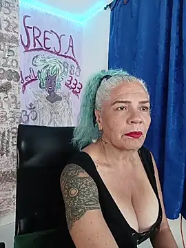 freyadevil333 online show from April 18, 2026, 3:10 am