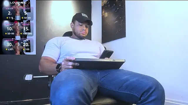 Big furry bear13 online show from April 4, 2026, 11:29 am